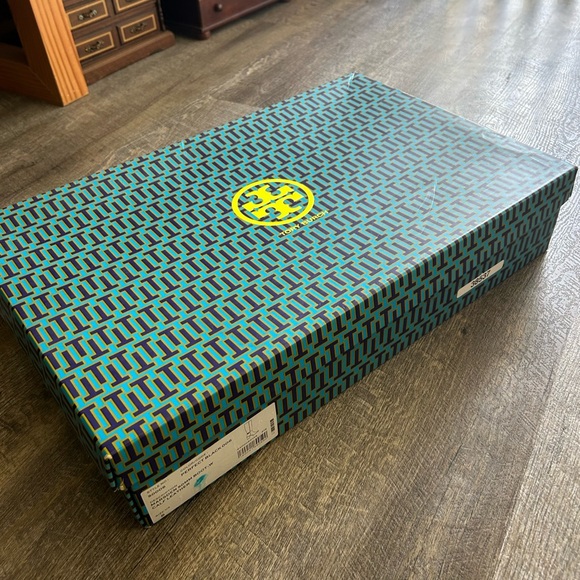 Tory Burch Patterned Box - Picture 2 of 8